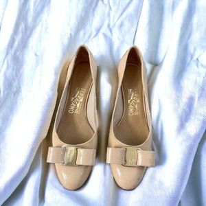 Ferragamo Vara Pumps - Size 5.5